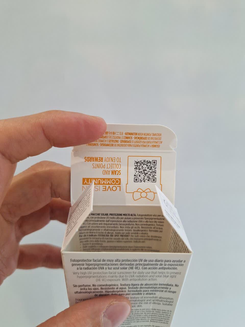 ISDIN Fotoultra 100 Spot Prevent  ضد آفتاب اسپات پریونت ایزدین اورجینال حجم 50 میل 