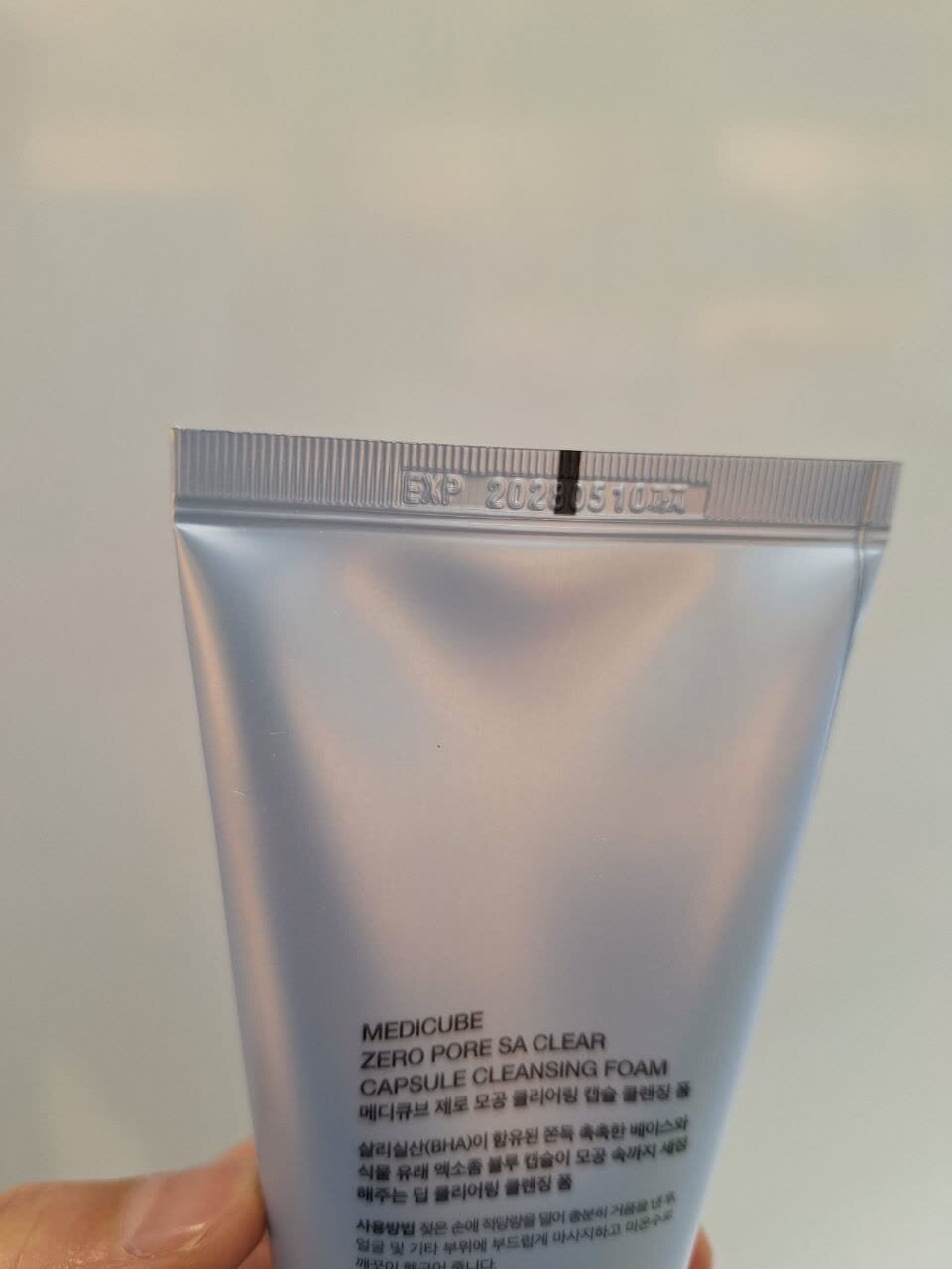 فوم شوینده کپسولی سالیسیلیک اسید مدی کیوب لایه بردار ملایم و کنترل منافذ پوست Medicube Zero Pore SA Clear Capsule Cleans