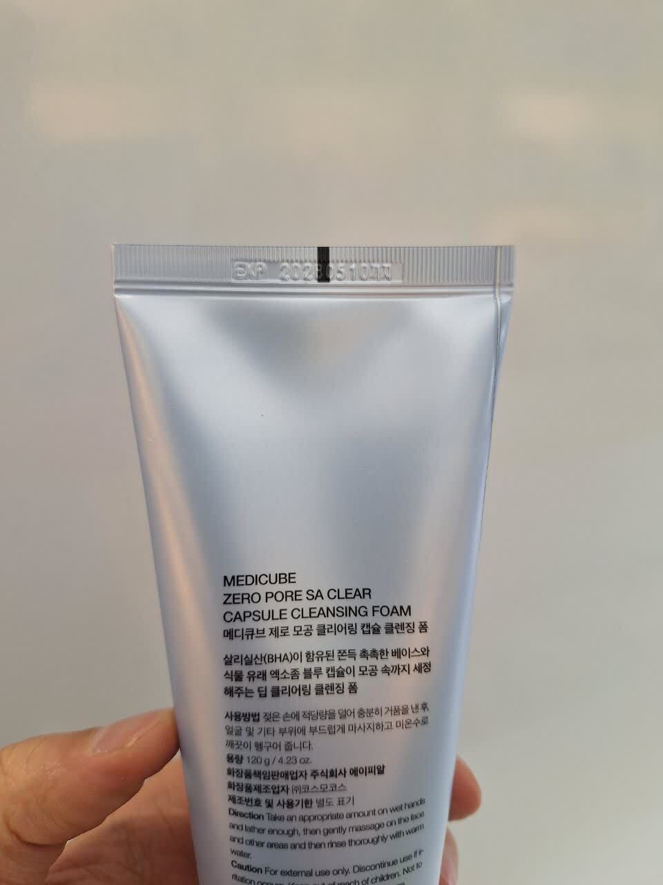 فوم شوینده کپسولی سالیسیلیک اسید مدی کیوب لایه بردار ملایم و کنترل منافذ پوست Medicube Zero Pore SA Clear Capsule Cleans
