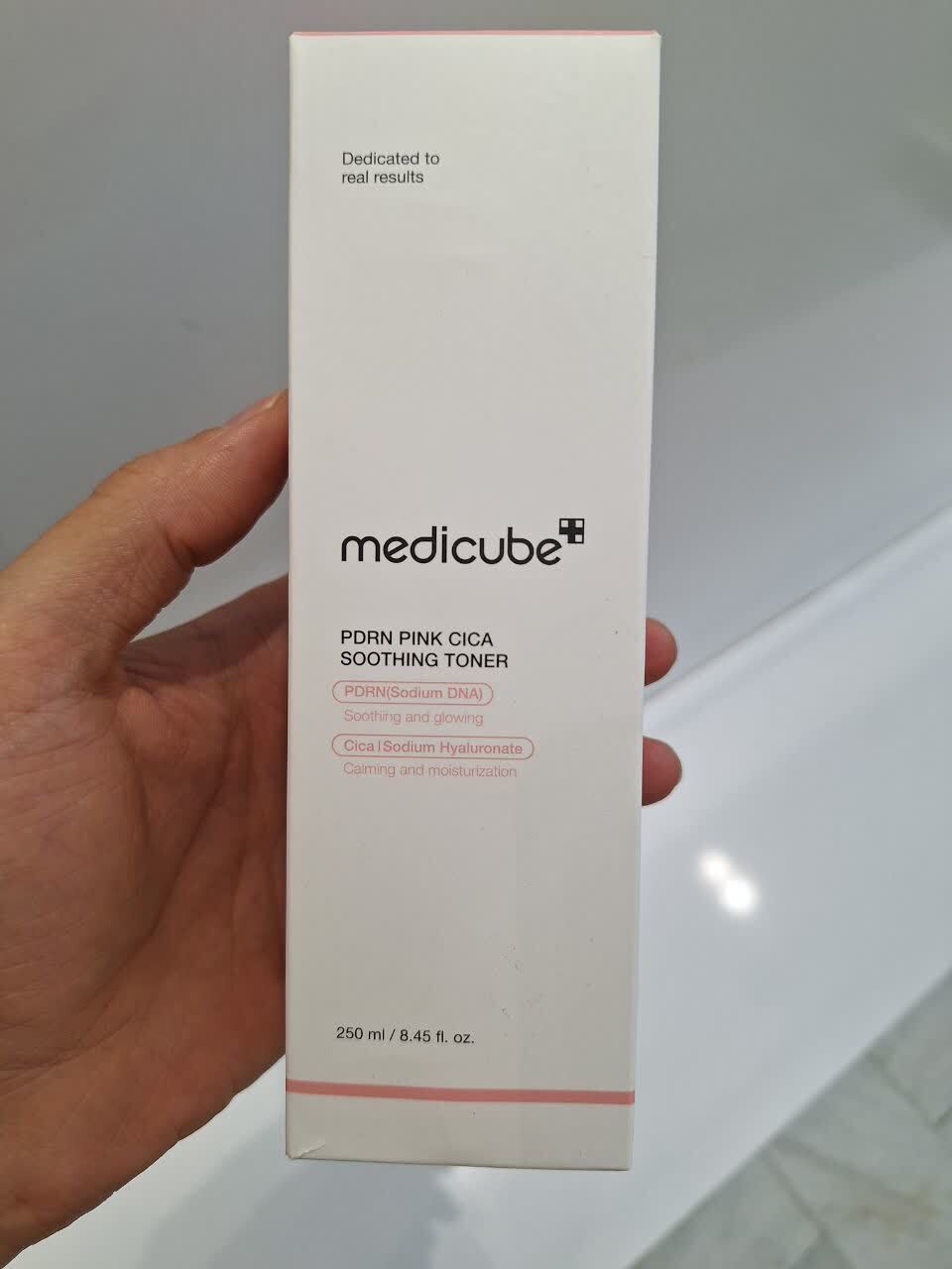 تونر صورتی تسکین دهنده و روشن کننده سیکا مدی کیوب MEDICUBE PDRN Pink Cica Soothing Toner