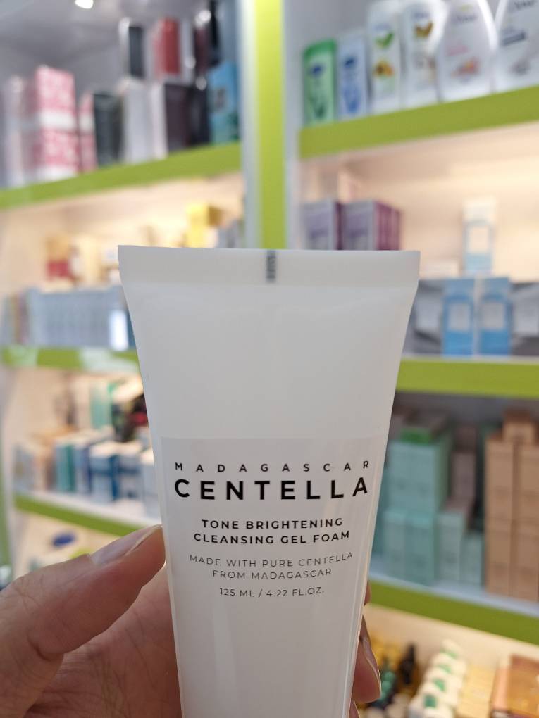 ژل شستشوی روشن کننده و تسکین دهنده کپسولی اسکین 1004 SKIN1004 Madagascar Centella Tone Brightening Cleansing Gel Foam