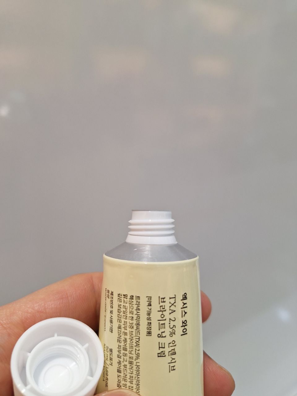  کرم ترانگزامیک اسید 2.5 % اکسیس وای ضد لک و روشن کننده پوست AXIS-Y TXA 2.5% Intensive Brightening Cream 