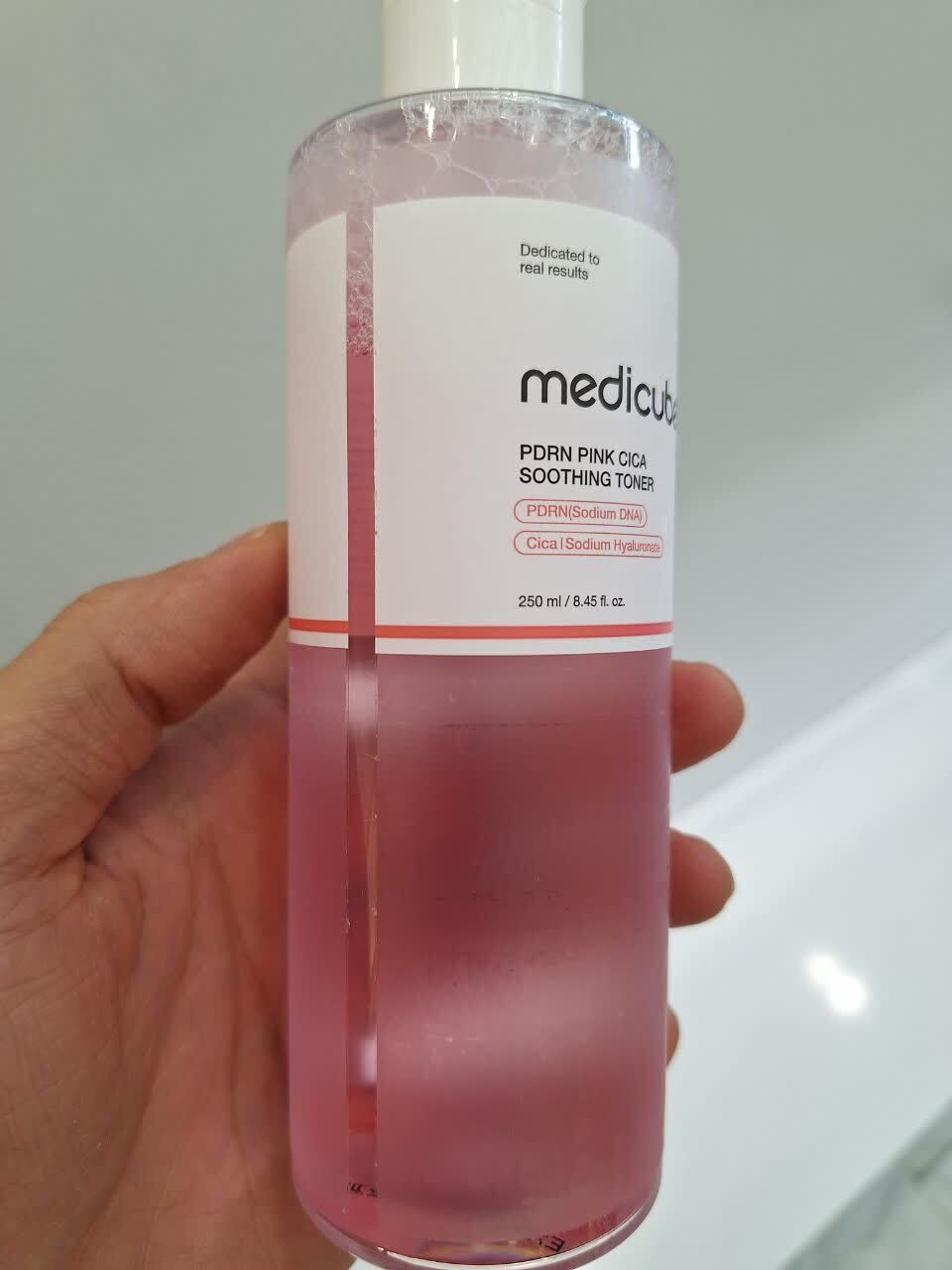 تونر صورتی تسکین دهنده و روشن کننده سیکا مدی کیوب MEDICUBE PDRN Pink Cica Soothing Toner