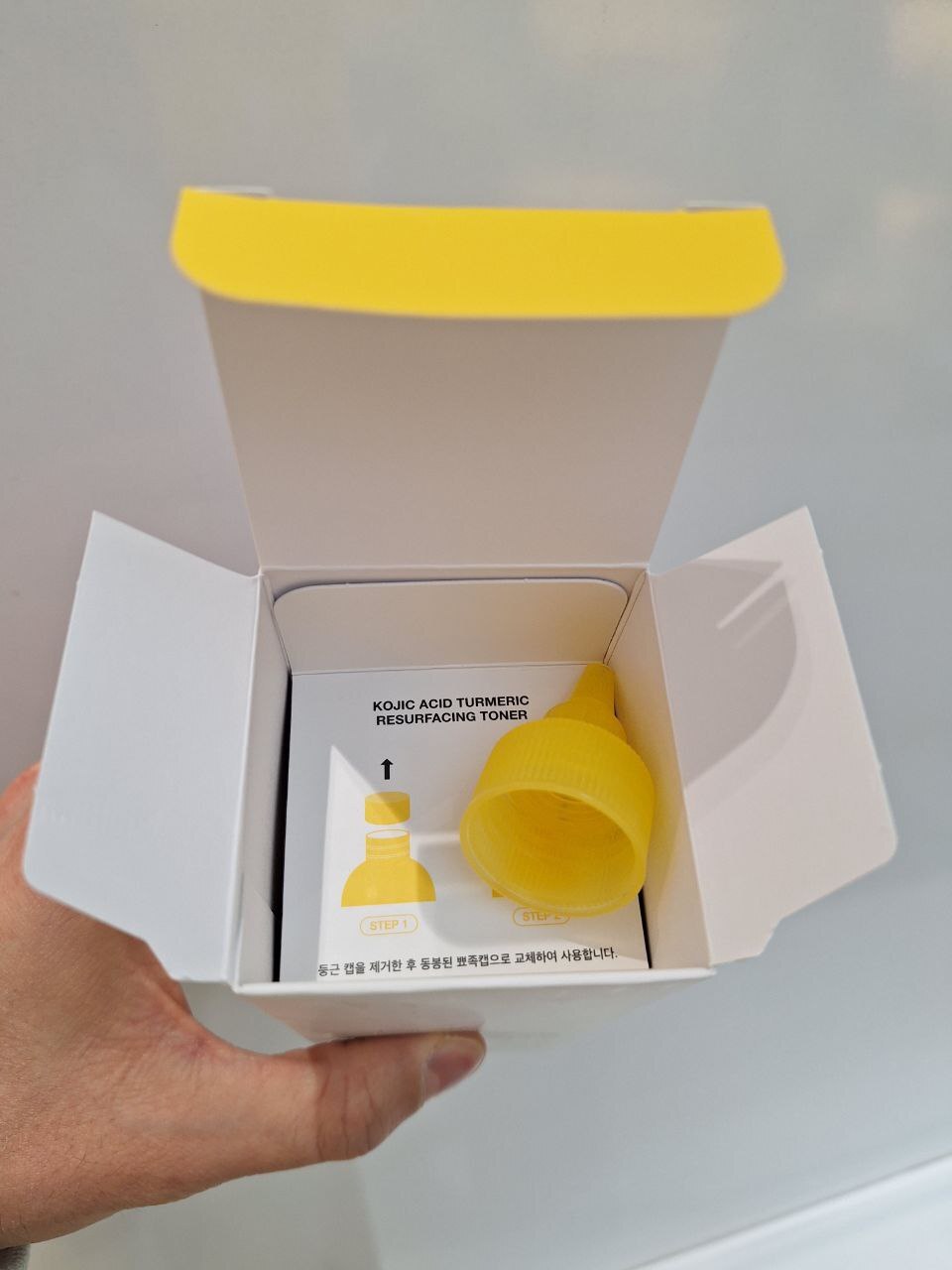  تونر لایه بردار و روشن کننده کوجیک اسید و زردچوبه مدی کیوب MEDICUBE Kojic Acid Turmeric Resurfacing Toner 