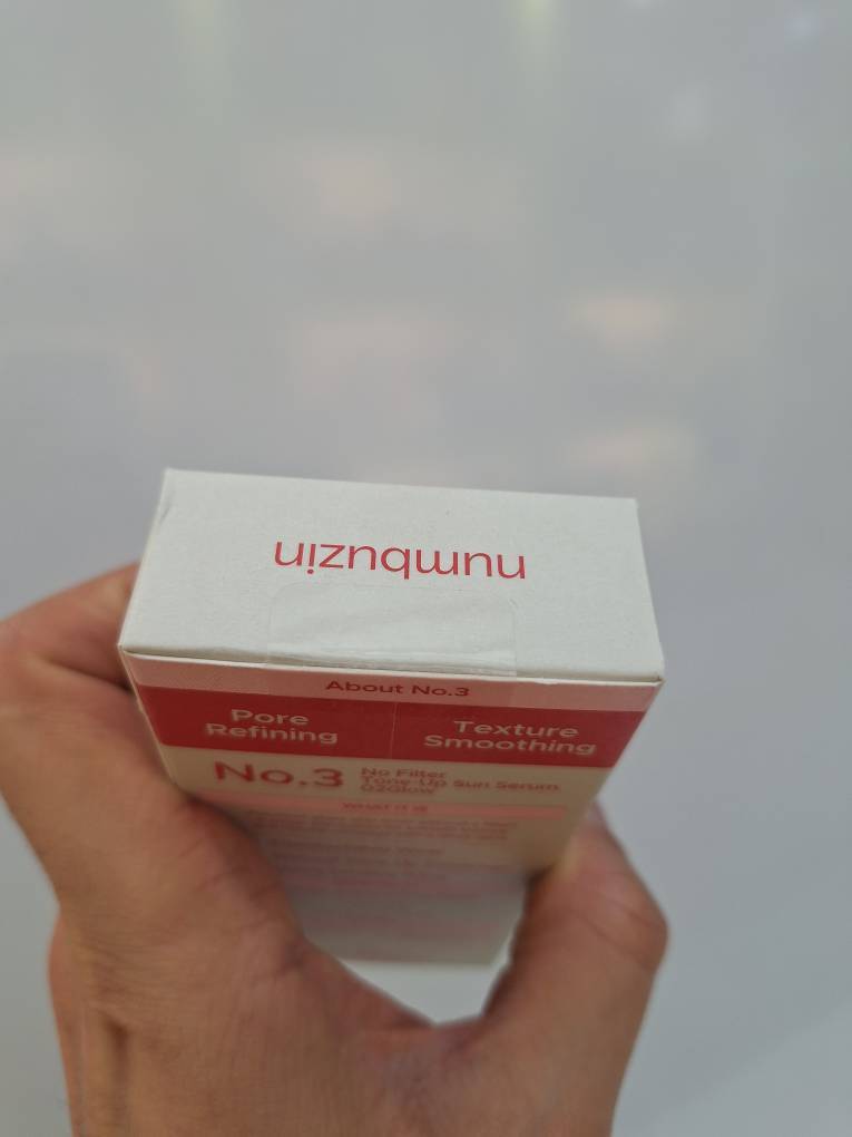  سرم ضد آفتاب فیزیکی و تون آپ Glowشماره 3 نامبوزین تسکین دهنده قوی و محو کننده منافذ پوست Numbuzin No.3 no filter tone up 