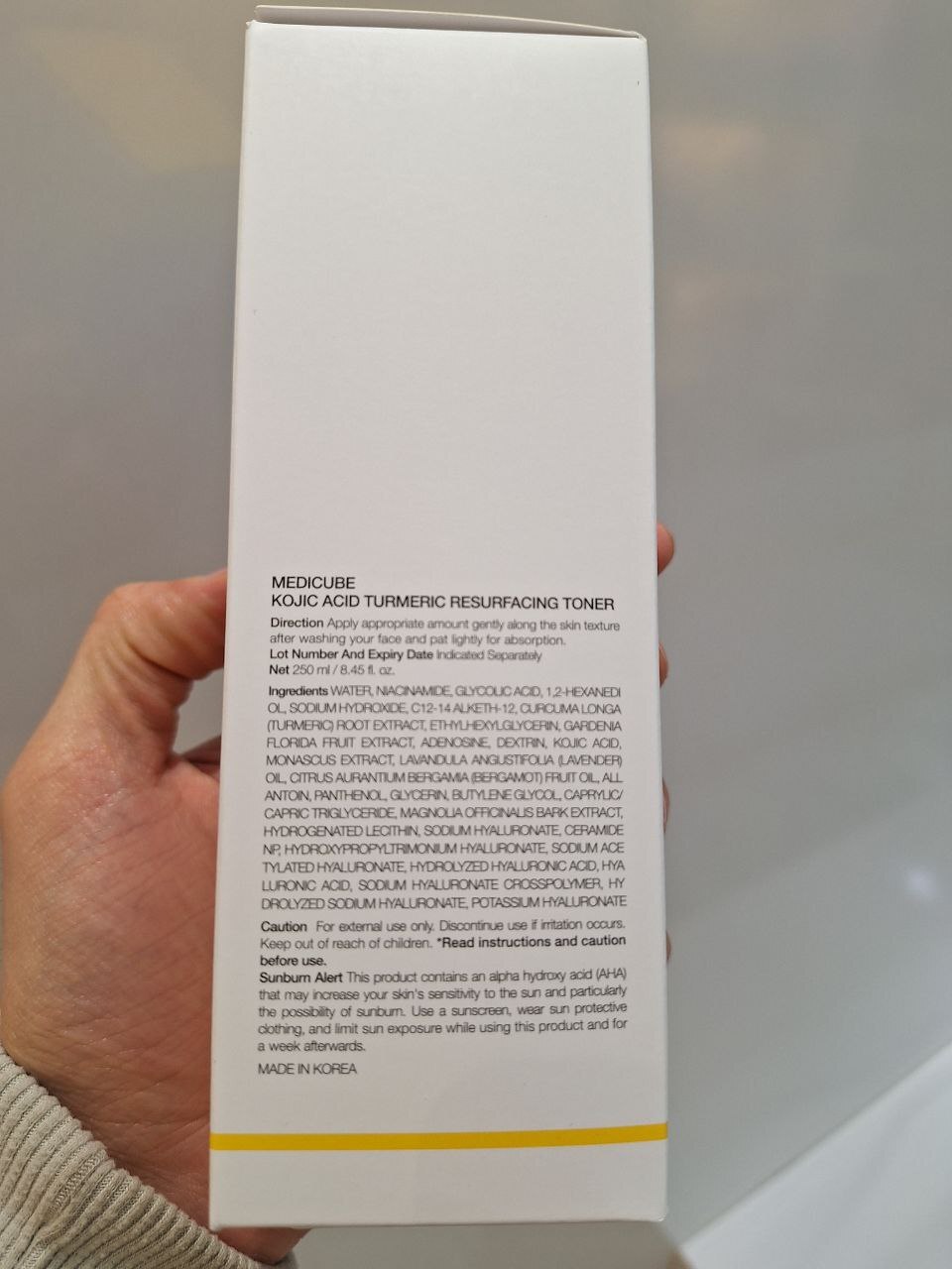  تونر لایه بردار و روشن کننده کوجیک اسید و زردچوبه مدی کیوب MEDICUBE Kojic Acid Turmeric Resurfacing Toner 