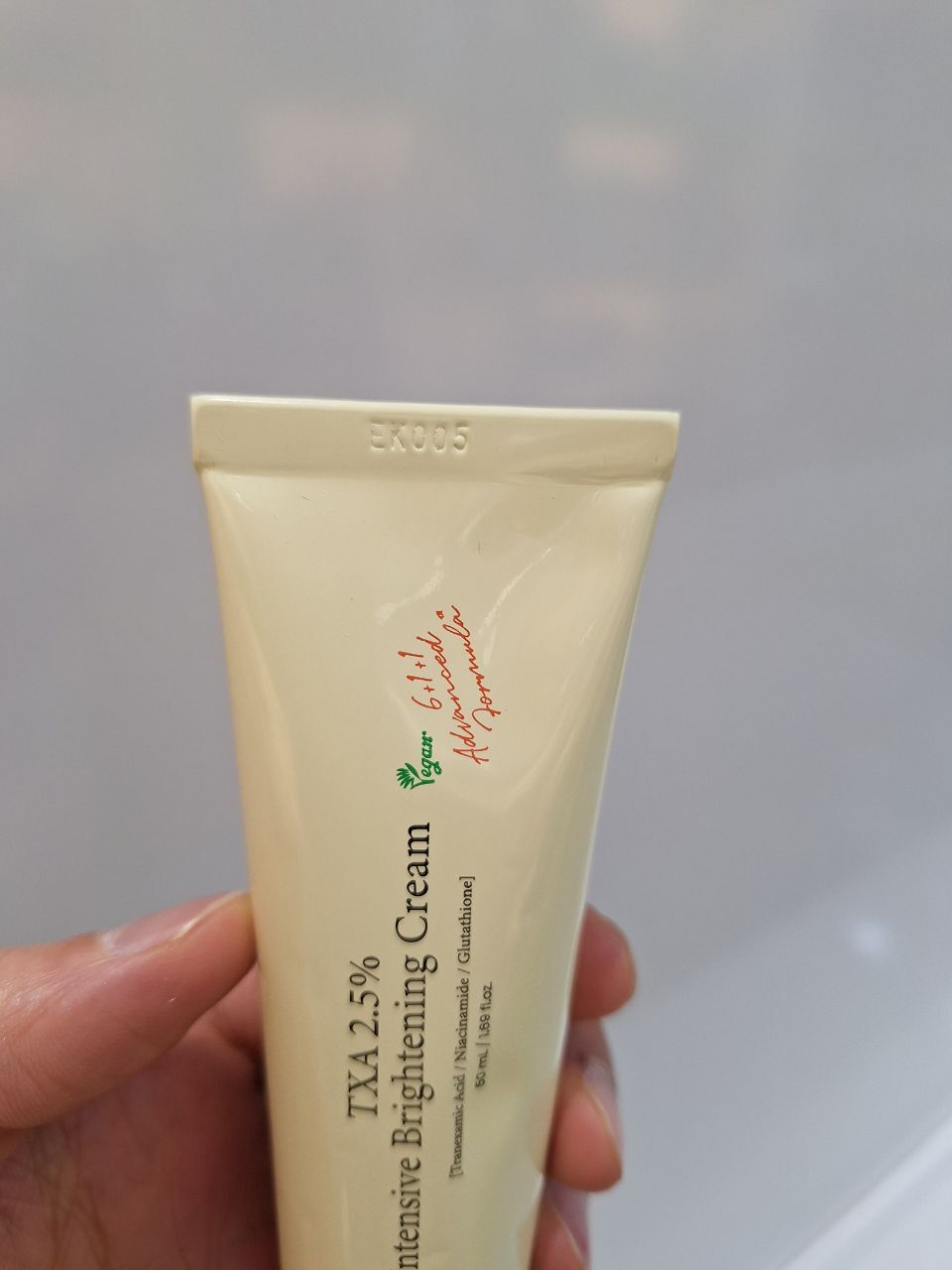  کرم ترانگزامیک اسید 2.5 % اکسیس وای ضد لک و روشن کننده پوست AXIS-Y TXA 2.5% Intensive Brightening Cream 