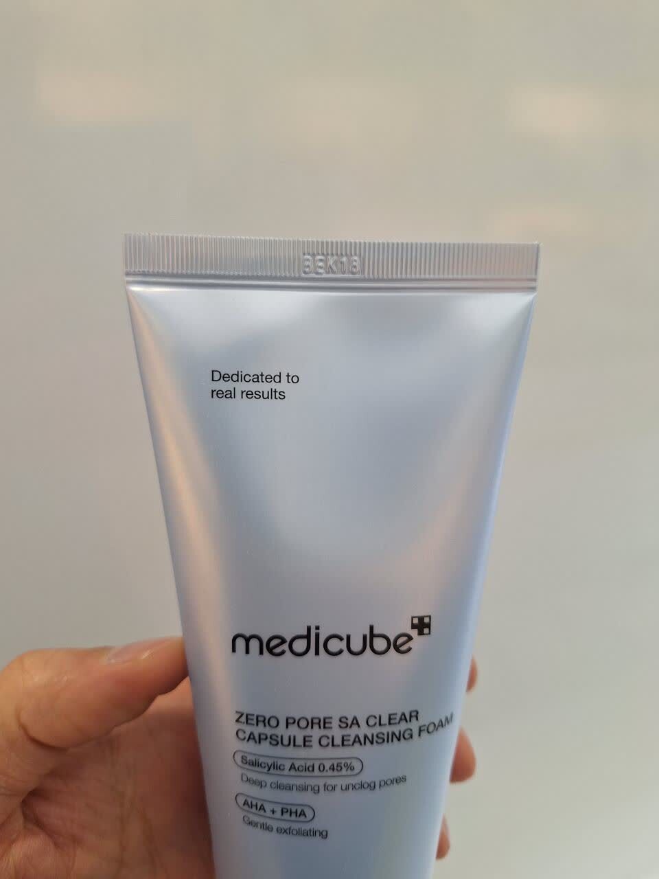 فوم شوینده کپسولی سالیسیلیک اسید مدی کیوب لایه بردار ملایم و کنترل منافذ پوست Medicube Zero Pore SA Clear Capsule Cleans