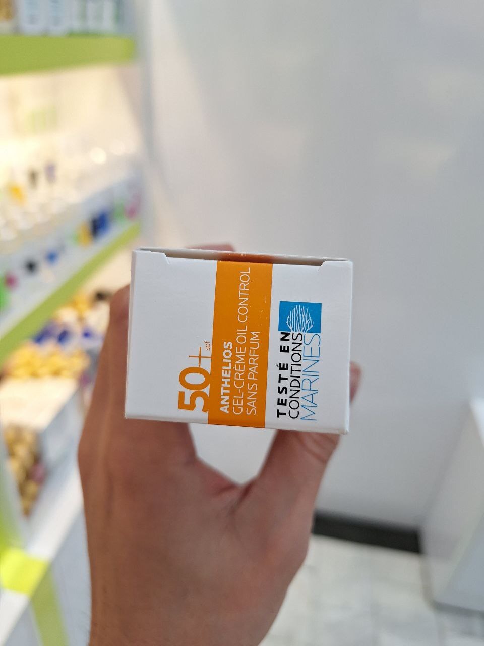  ضدآفتاب Anthelios UVmune 400 Gel-Crème Oil Control" از برند لا روش پوزای (La Roche-Posay) 