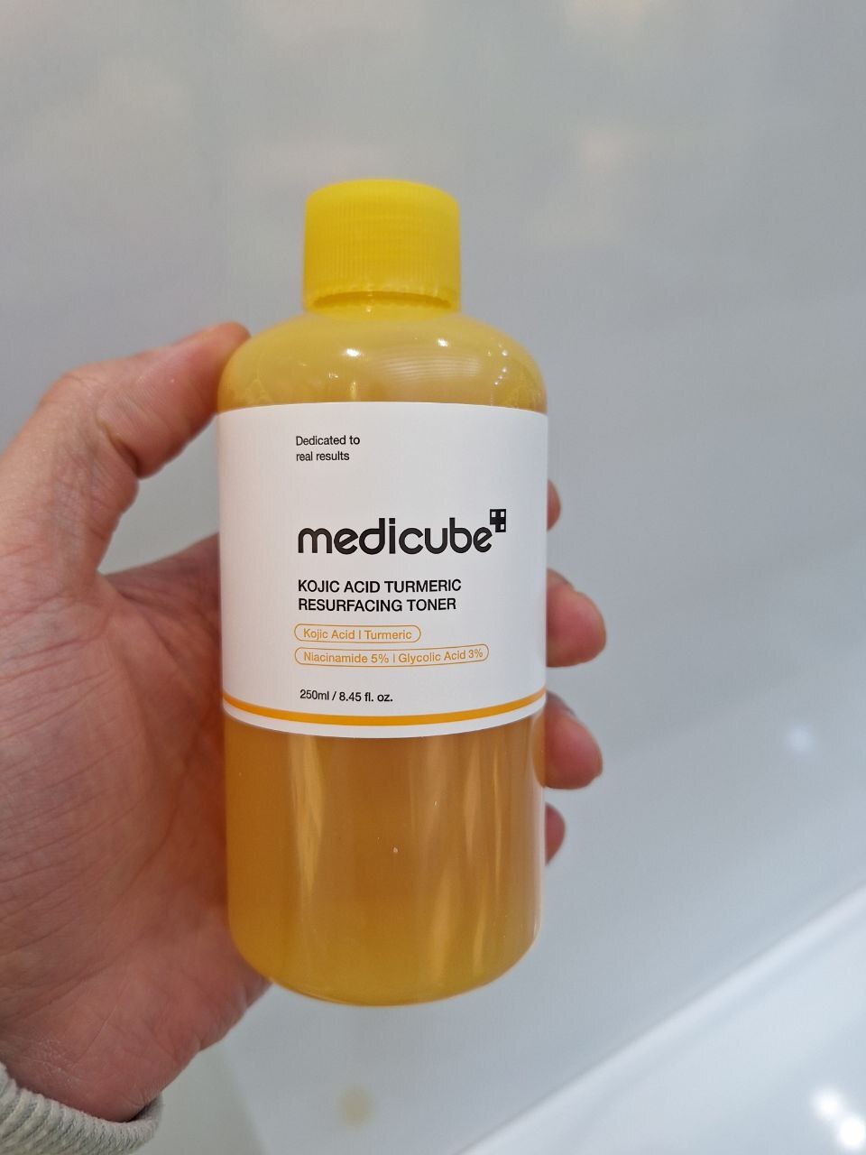  تونر لایه بردار و روشن کننده کوجیک اسید و زردچوبه مدی کیوب 