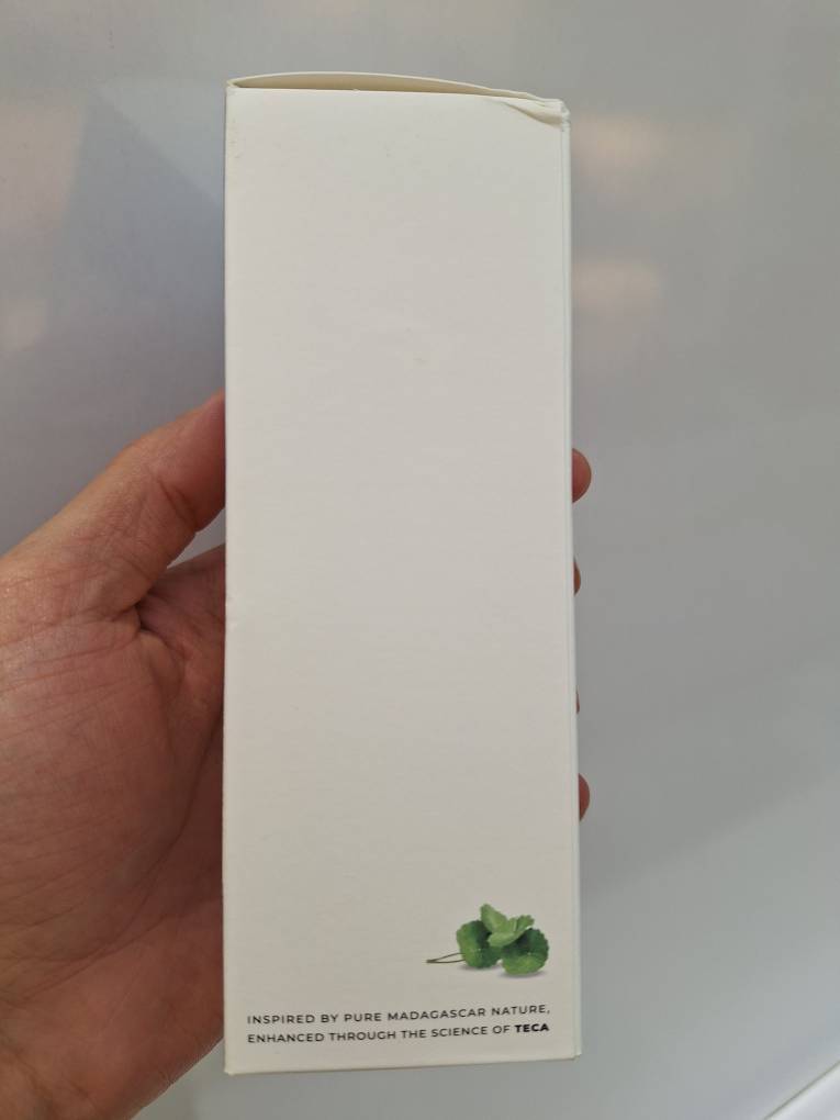  Madagascar Centella Hyalu-Teca Glass Skin Milk مرطوب کننده شیری هیالو-تکا اسکین ۱۰۰۴ 