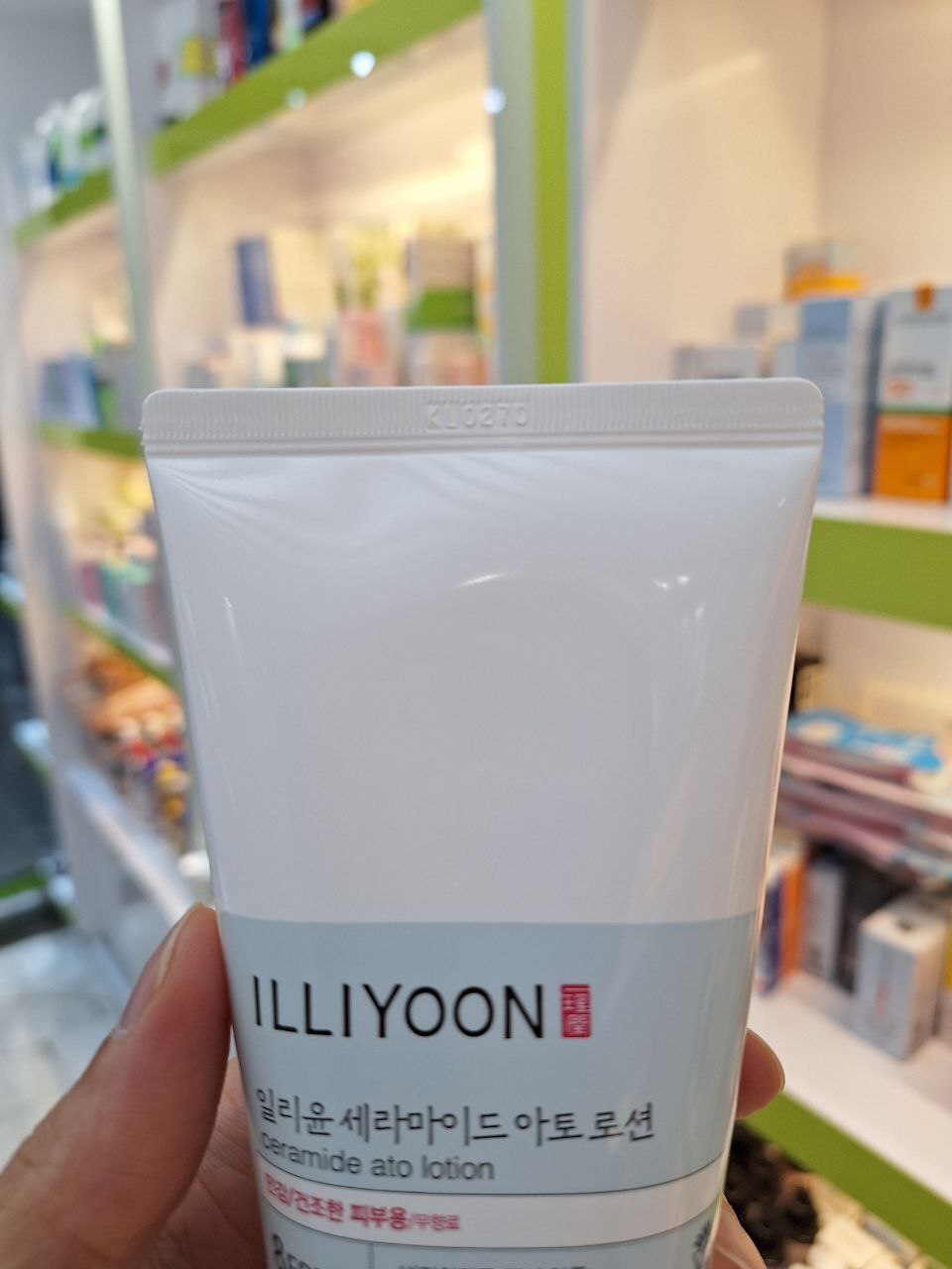  کرم کنسانتره سرامایده ایلیون Illiyoon مرطوب کننده و تقویت کننده 128 میل 