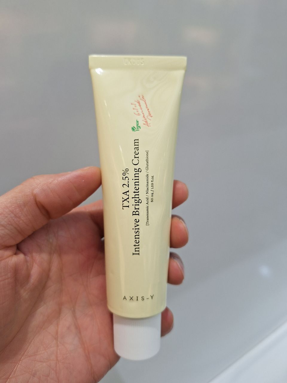  کرم ترانگزامیک اسید 2.5 % اکسیس وای ضد لک و روشن کننده پوست AXIS-Y TXA 2.5% Intensive Brightening Cream 