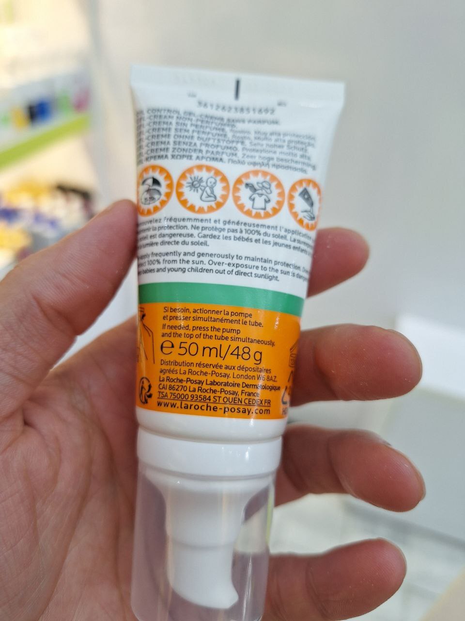  Anthelios UVmune 400 Gel-Crème Oil Control" از برند لا روچ-پوزای (La Roche-Posay) 