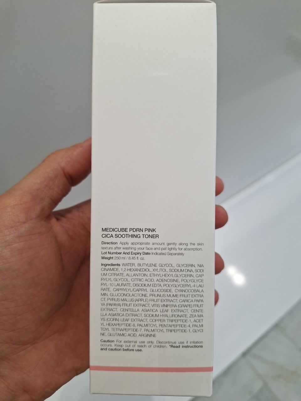 تونر صورتی تسکین دهنده و روشن کننده سیکا مدی کیوب MEDICUBE PDRN Pink Cica Soothing Toner