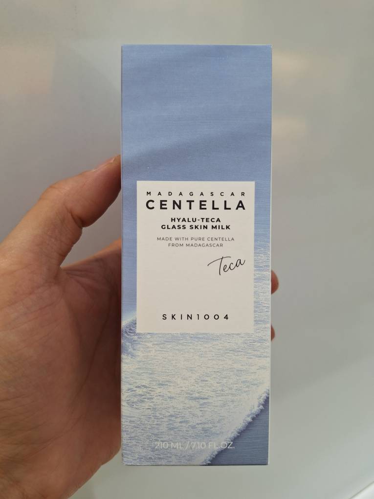  Madagascar Centella Hyalu-Teca Glass Skin Milk مرطوب کننده شیری هیالو-تکا اسکین ۱۰۰۴ 