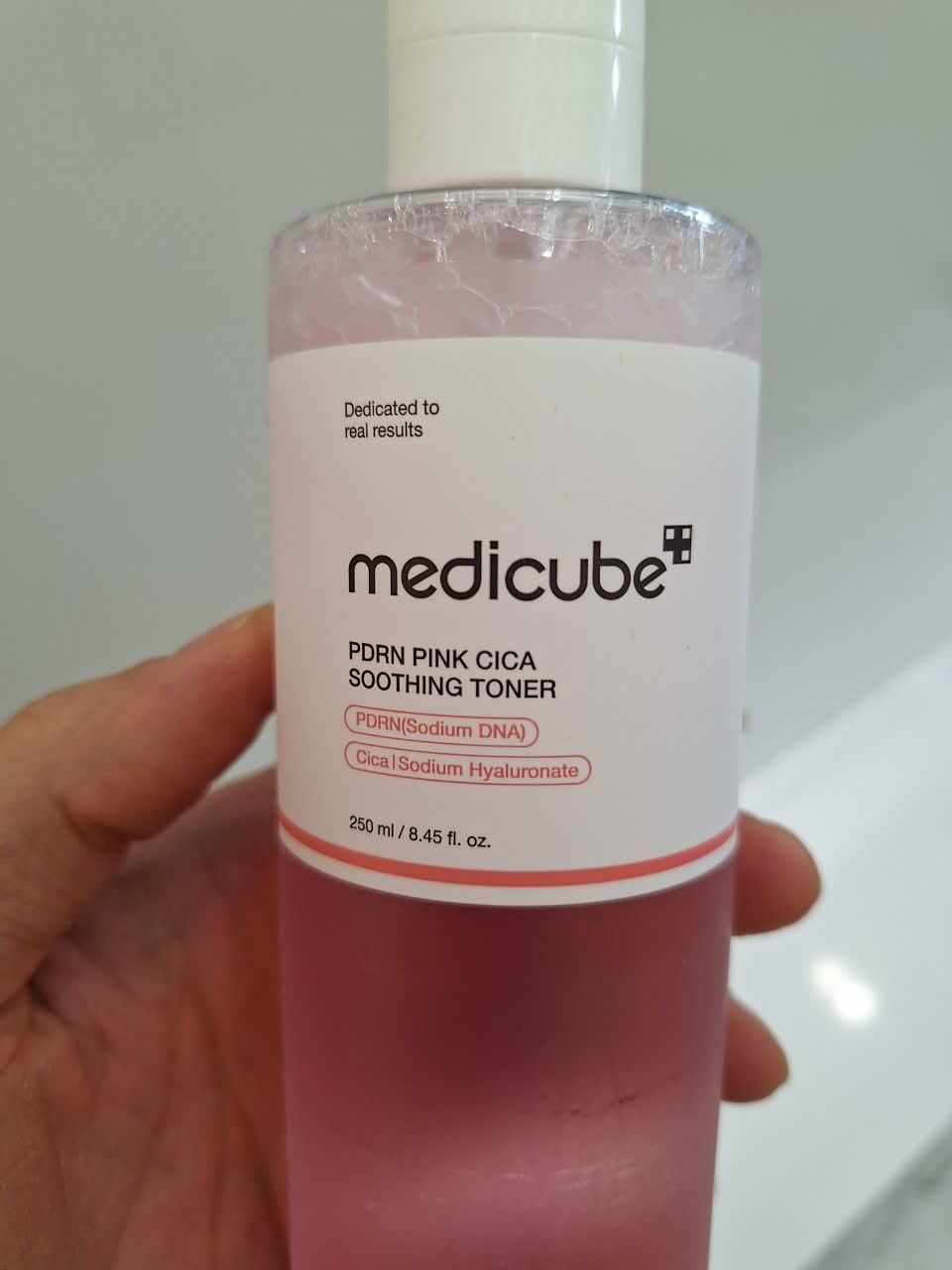 تونر صورتی تسکین دهنده و روشن کننده سیکا مدی کیوب MEDICUBE PDRN Pink Cica Soothing Toner