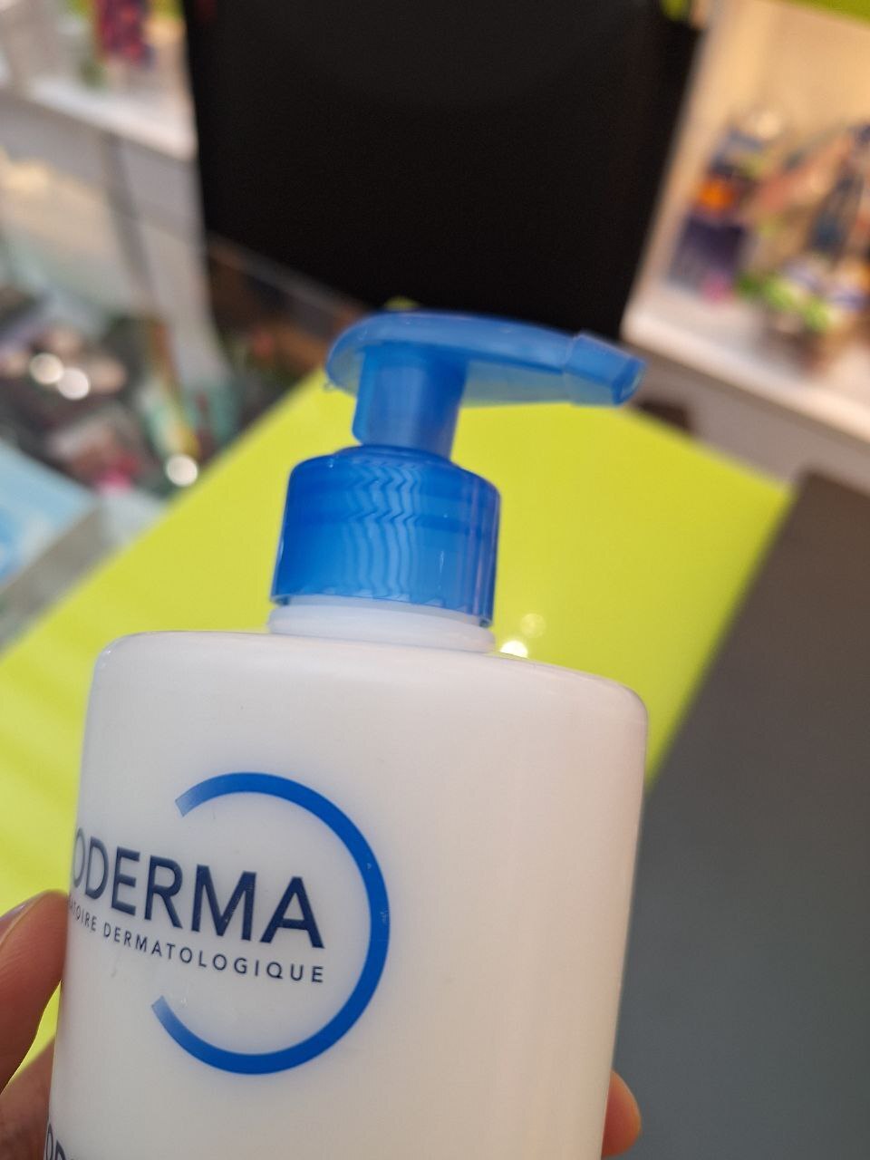 کرم مرطوب کننده صورت و بدن اتودرم بایودرما 500 میل طرح جدید