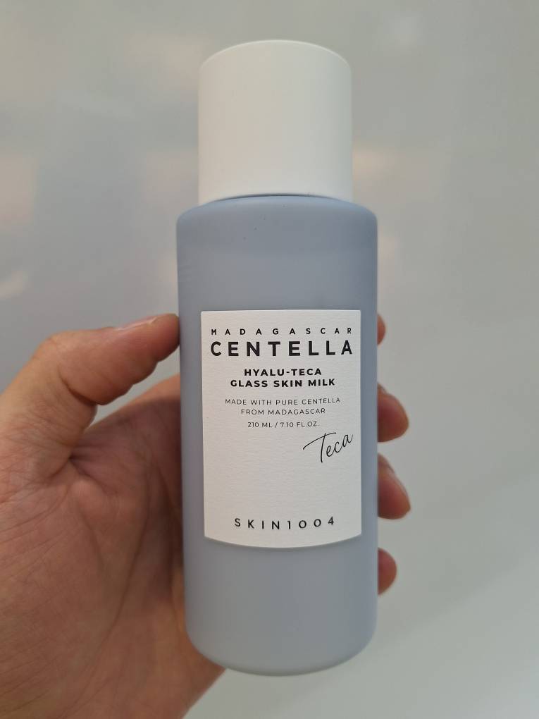  Madagascar Centella Hyalu-Teca Glass Skin Milk مرطوب کننده شیری هیالو-تکا اسکین ۱۰۰۴ 