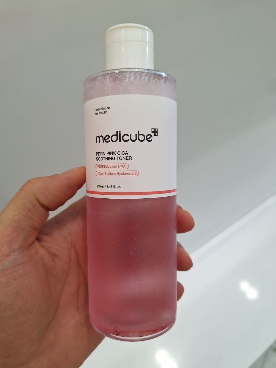 تونر صورتی تسکین دهنده و روشن کننده سیکا مدی کیوب MEDICUBE PDRN Pink Cica Soothing Toner