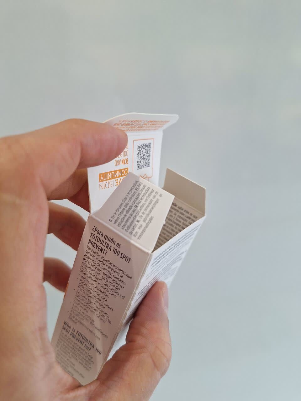  ISDIN Fotoultra 100 Spot Prevent  ضد آفتاب اسپات پریونت ایزدین اورجینال حجم 50 میل 