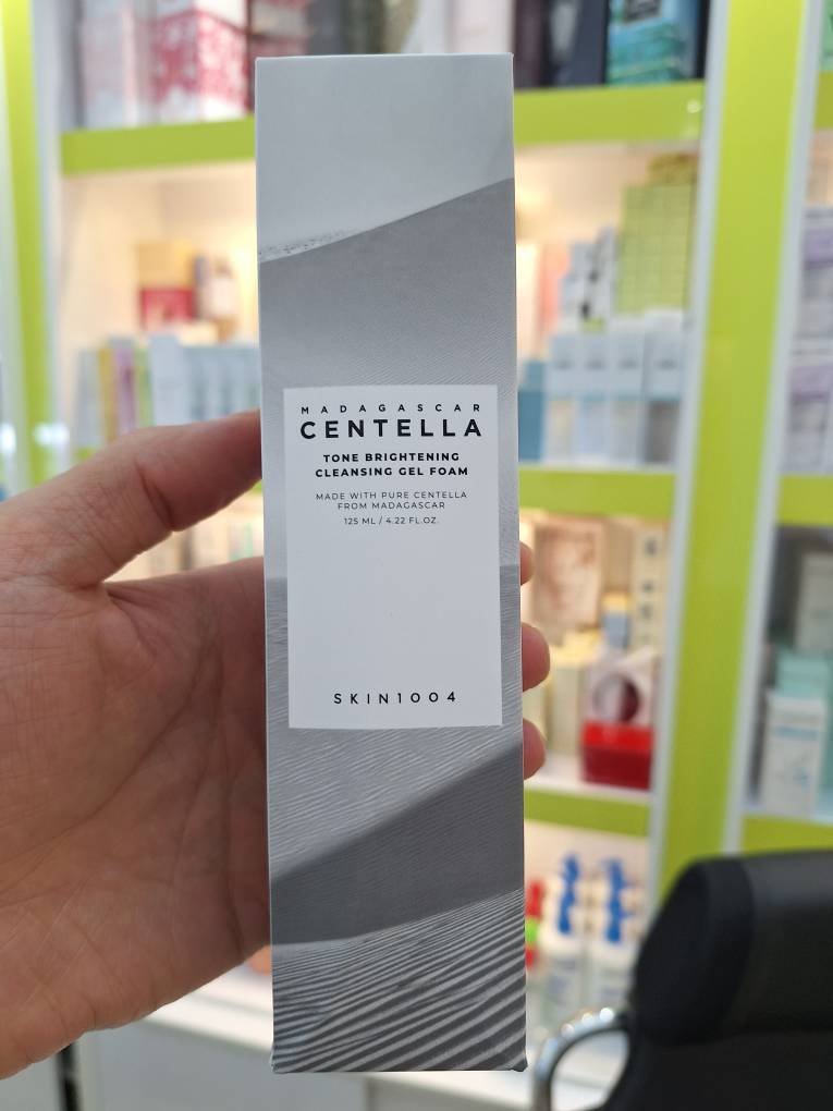 ژل شستشوی روشن کننده و تسکین دهنده کپسولی اسکین 1004 SKIN1004 Madagascar Centella Tone Brightening Cleansing Gel Foam