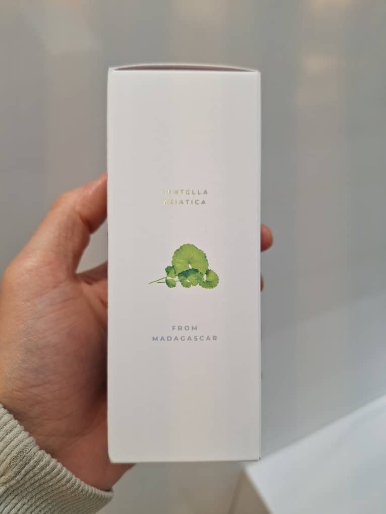  آمپول کنترل و کوچک کننده منافذ سنتلا ماداگاسکار اسکین 1004 SKIN1004 Madagascar Poremizing Fresh Ampoule 