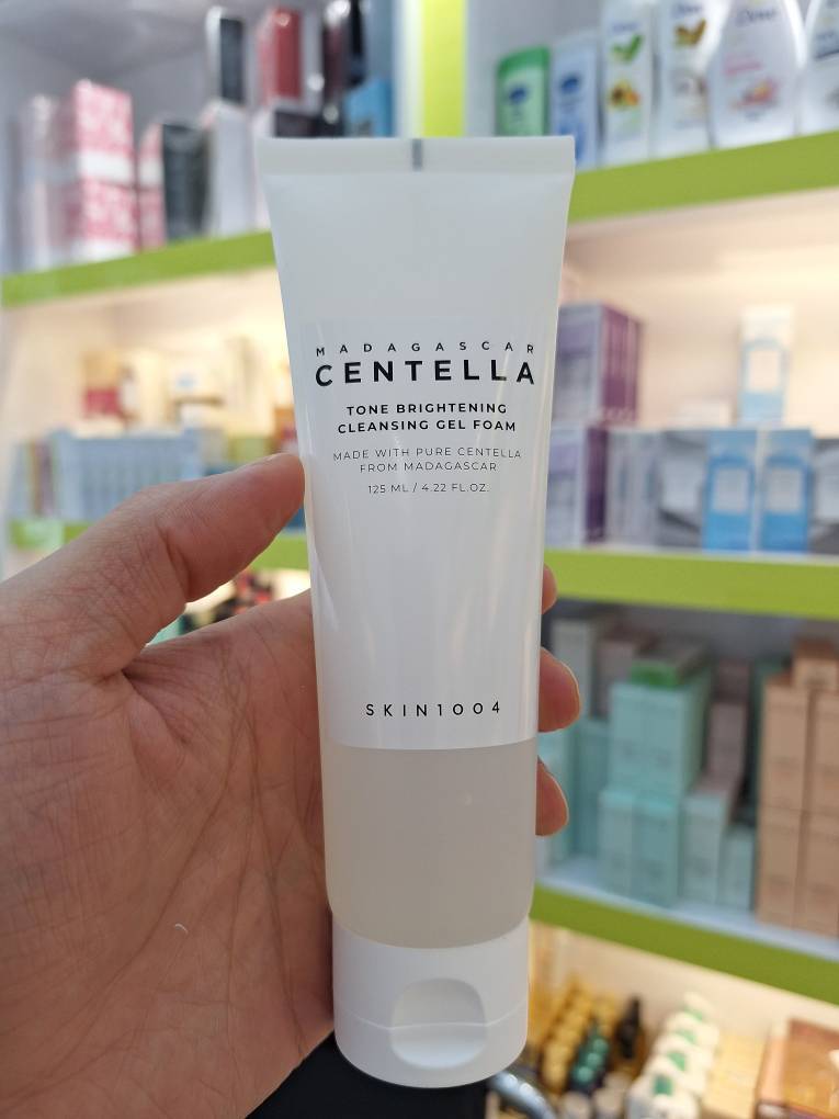 ژل شستشوی روشن کننده و تسکین دهنده کپسولی اسکین 1004 SKIN1004 Madagascar Centella Tone Brightening Cleansing Gel Foam
