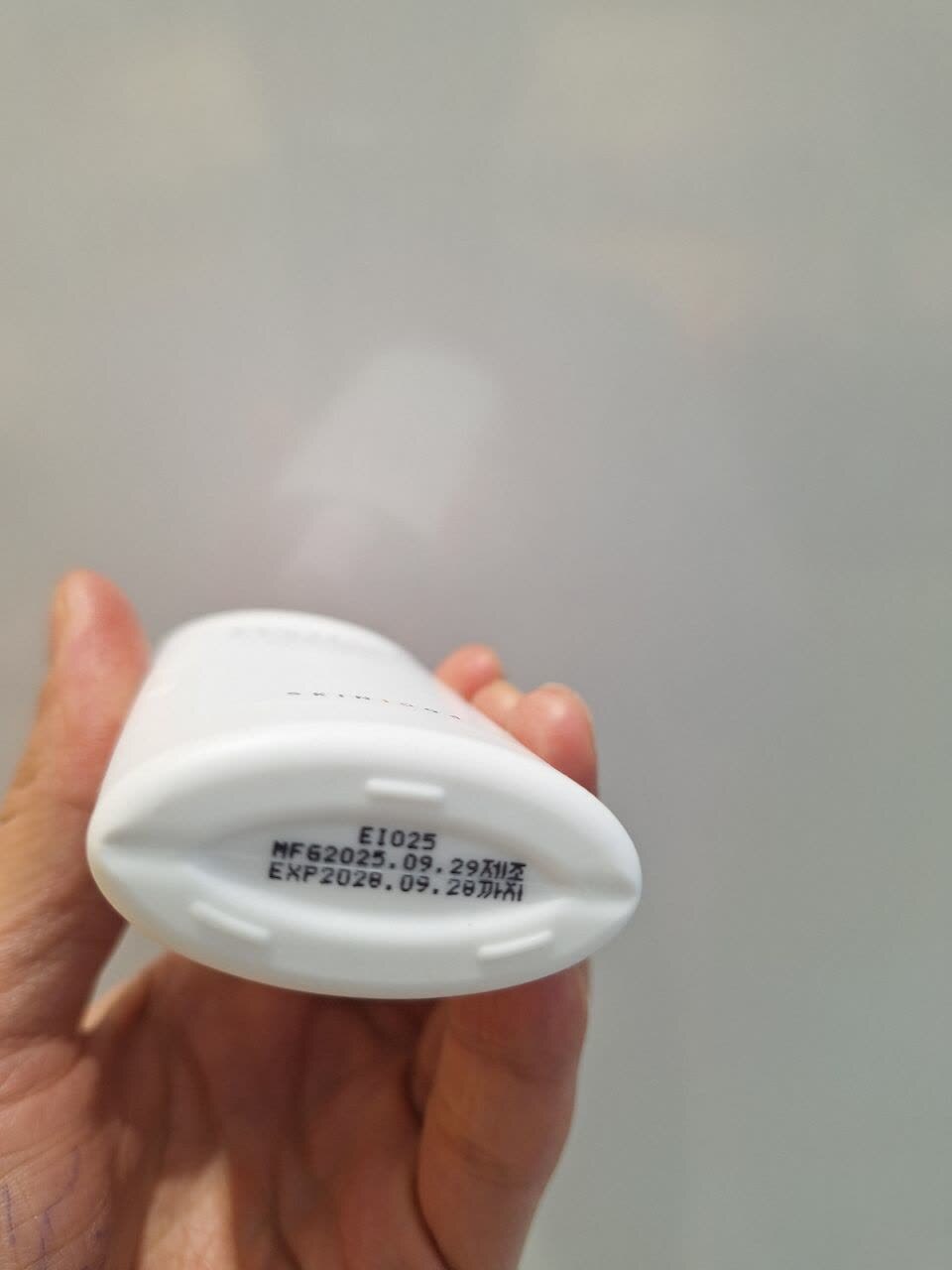 ضدآفتاب پرایمری کنترل منافذ اسکین 1004 SKIN1004 Centella Poremizing Velvet Finish Sunscreen