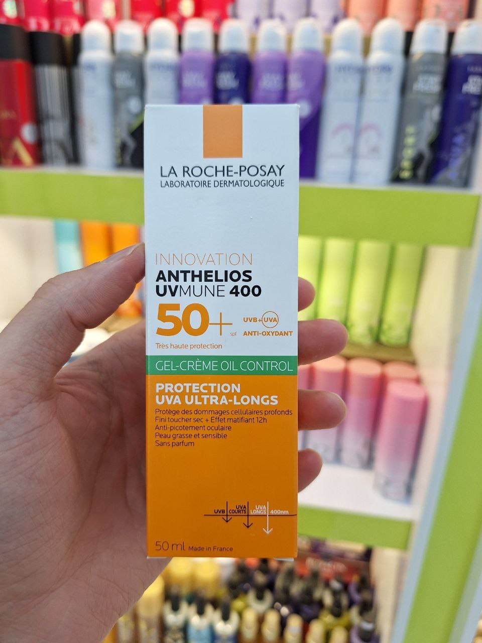  Anthelios UVmune 400 Gel-Crème Oil Control" از برند لا روچ-پوزای (La Roche-Posay) 