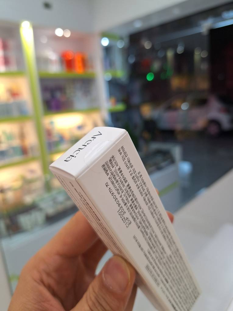  بوستر سرم گلیکولیک اسید آرنسیا لایه بردار، کنترل چربی و منافذ و روشن کننده پوست Arencia Eraser Shot Glycolic Acid Booste 