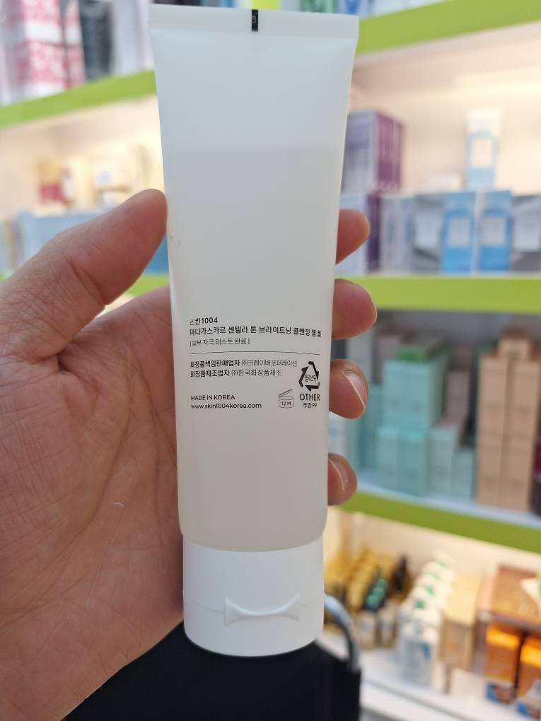 ژل شستشوی روشن کننده و تسکین دهنده کپسولی اسکین 1004 SKIN1004 Madagascar Centella Tone Brightening Cleansing Gel Foam